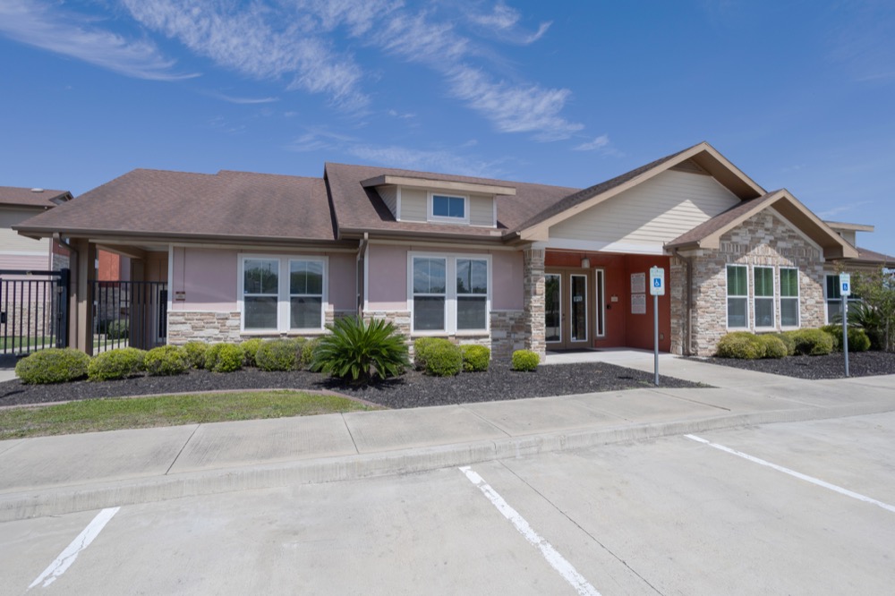 Riverview Calallen leasing center